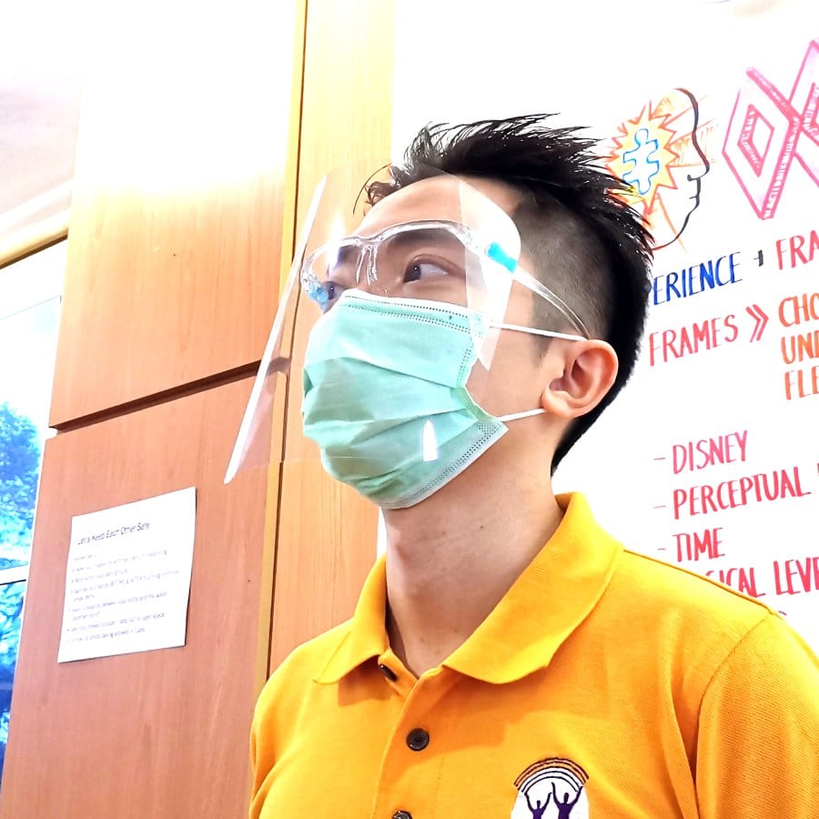 wearing-face-mask-shield wearing-face-mask-shield